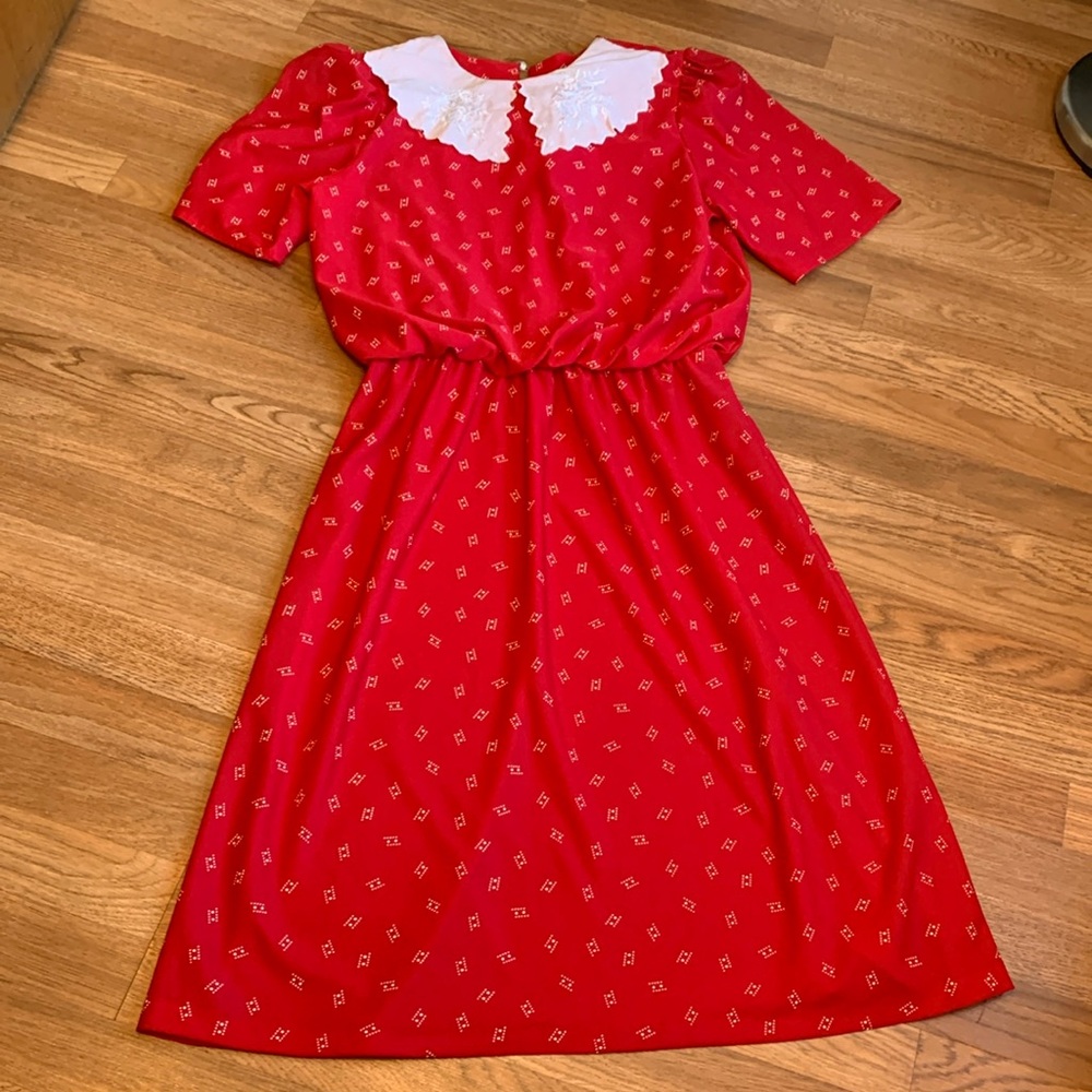 Vintage 1980’s Glamax short sleeve red and white drop waist dress. Size 17-18.
